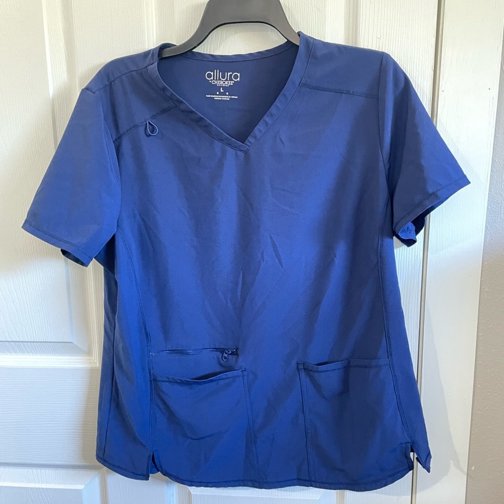 EUC Cherokee Allure scrub top.  Large